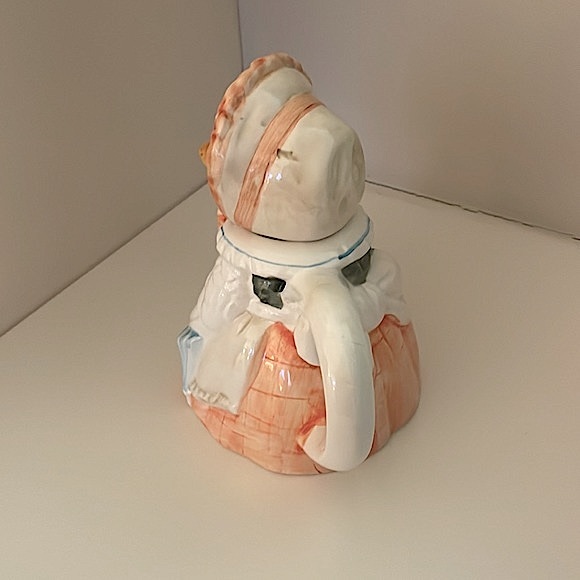 Adorable 2 piece ceramic teapot of a duck holding a present! Perfect for Easter! - Picture 4 of 13